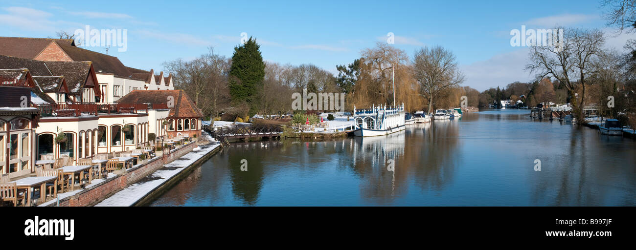 Una immagine panoramica del Goring bloccare sull'Oxfordshire Berkshire confine Foto Stock