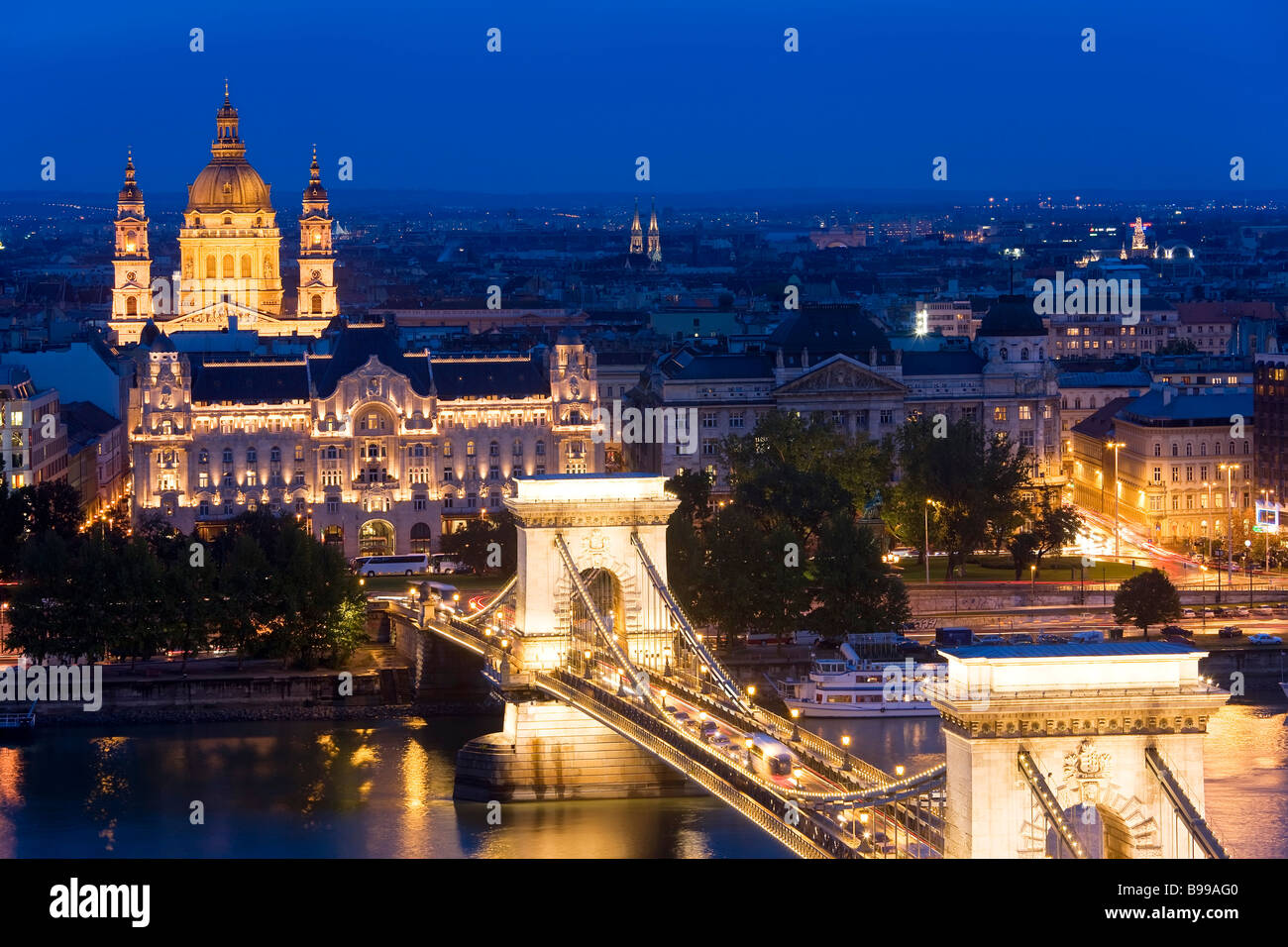 Dalla Basilica di Santo Stefano, il Ponte delle Catene Budapest Ungheria Foto Stock