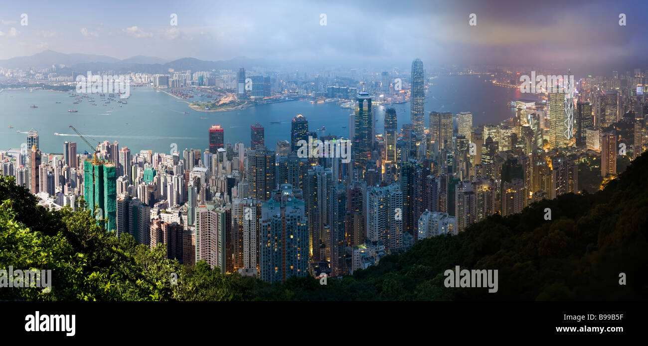 Una vista panoramica di Hong Kong dal picco, costituito da tre foto che mostra il giorno al crepuscolo e di notte viste fuse in una sola immagine Foto Stock