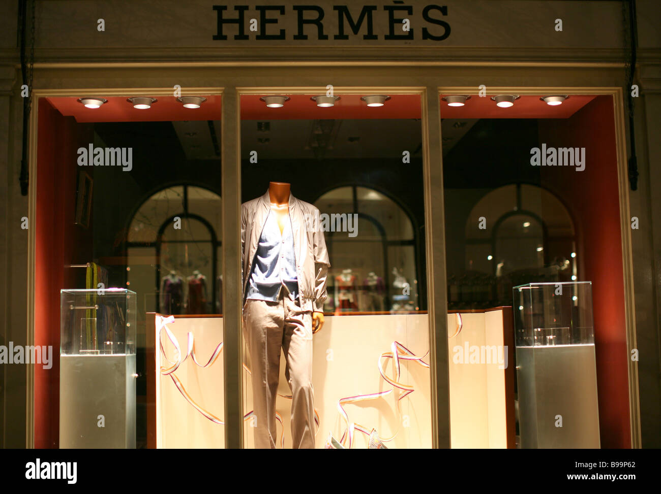 Hermes store nella città di Londra di notte Foto Stock