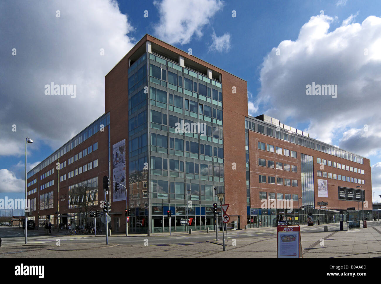 Kennedy Arkaden - Il Kennedy Arcade (centro commerciale e uffici) - nel centro di Aalborg dello Jutland in Danimarca Foto Stock