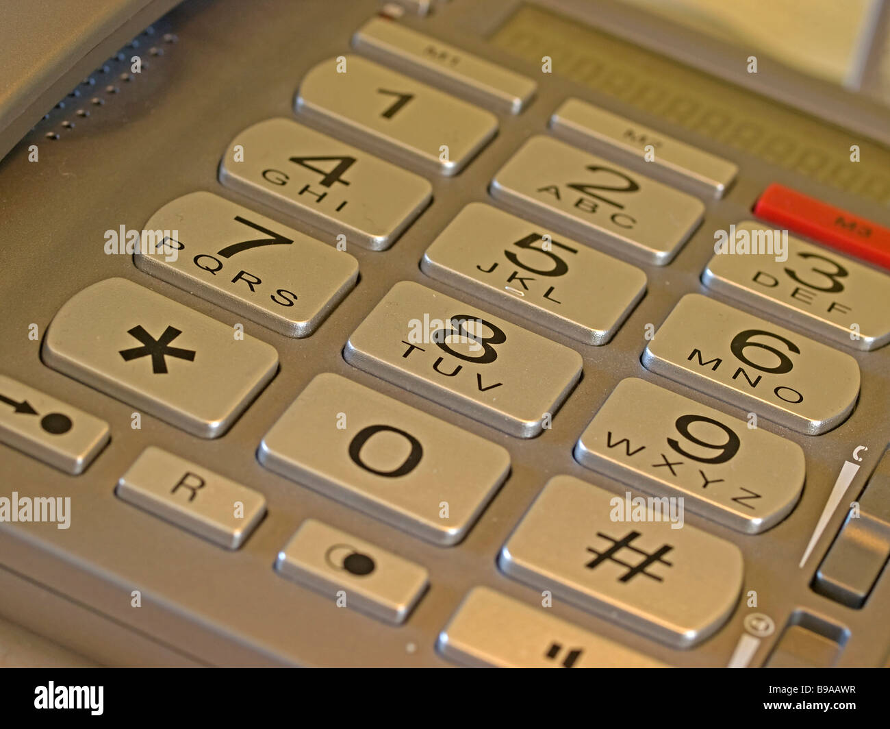 Telefono con tastiera con numeri grandi e combinazione alfanumerica ben capace per non vedenti Disabili Foto Stock