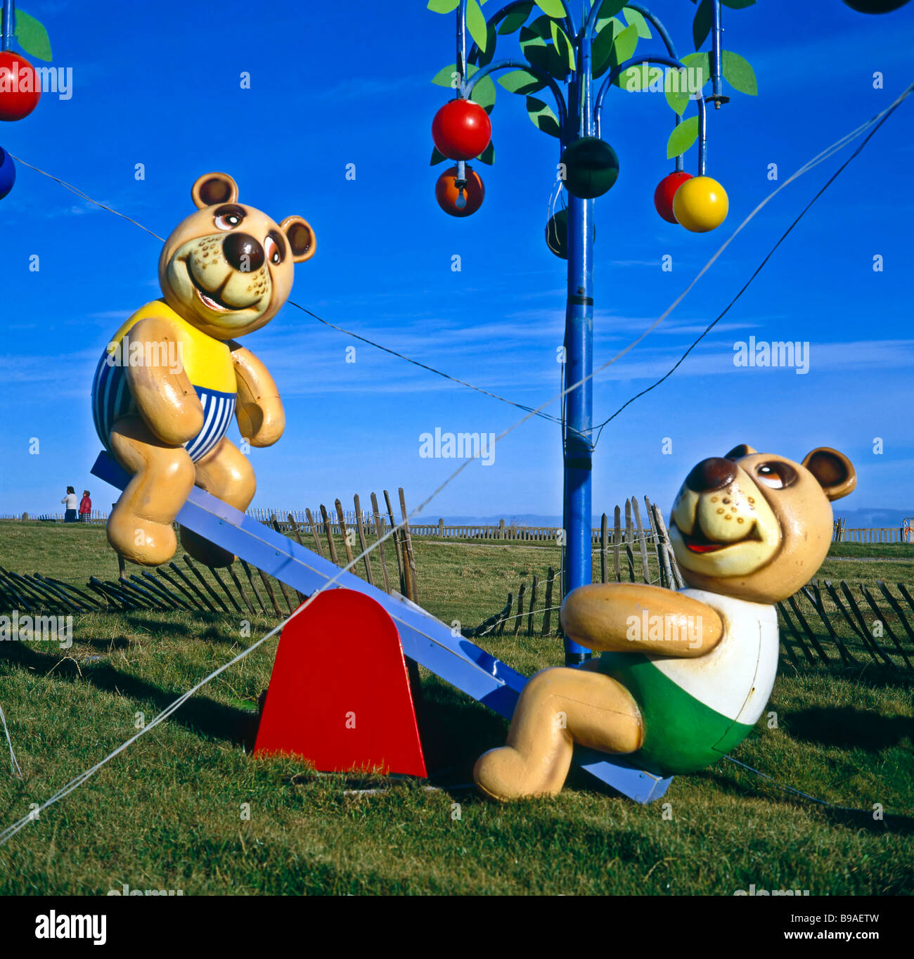 Picnic Teddy Bears. Mostra picnic Vintage Teddy Bear presso la Blackpool Promenade Inghilterra c.1985 Foto Stock
