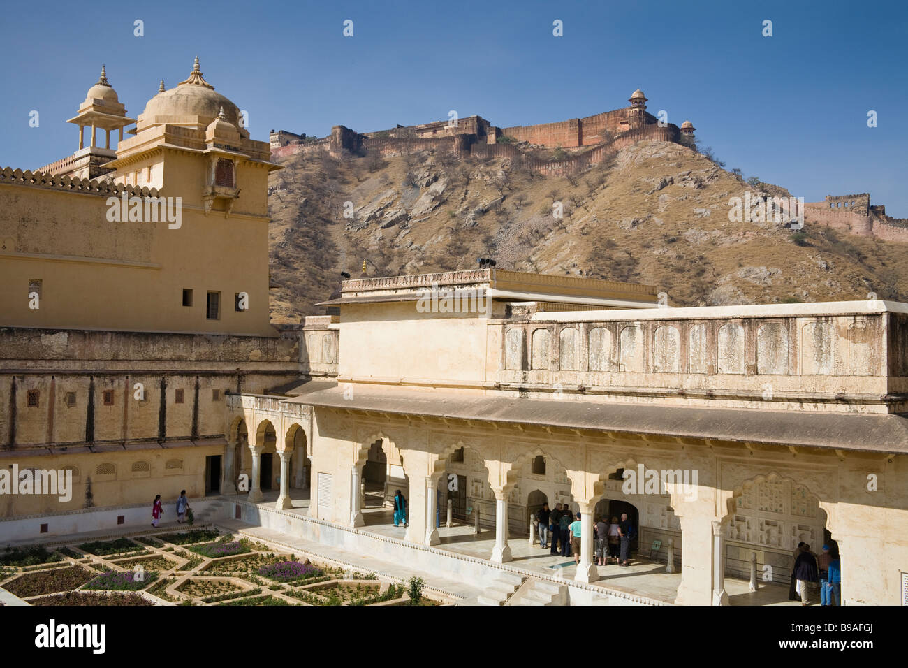 Sukh Mahal, in Ambra Palace, noto anche come Forte Amber, Jaigarh Fort dietro, ambra, vicino a Jaipur, Rajasthan, India Foto Stock
