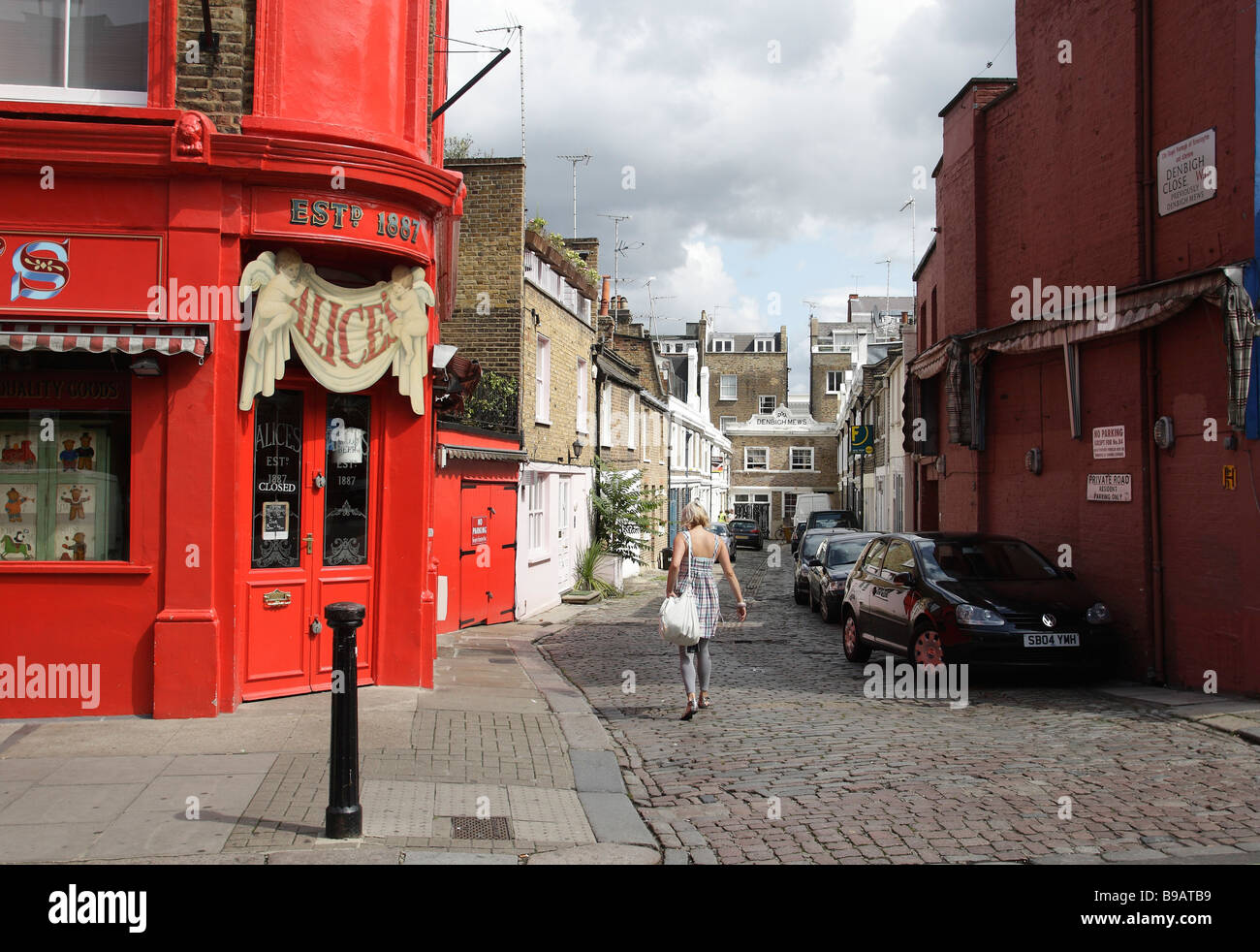 Piccola strada acciottolata off Portobello Road a Londra. Foto Stock