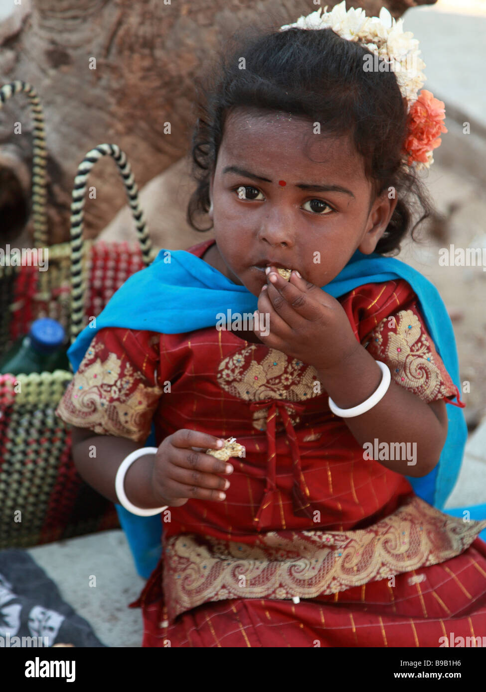 India Tamil Nadu Chennai Madras bambina mangiare Foto Stock
