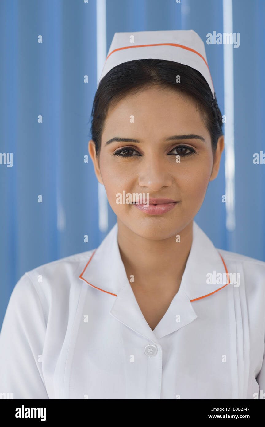 Ritratto di una donna sorridente infermiere Foto Stock