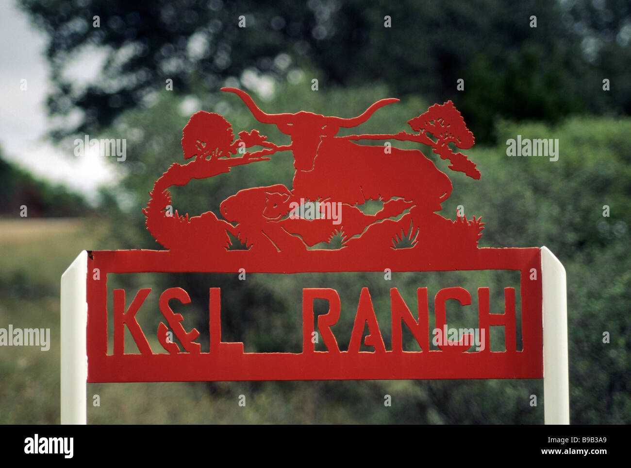 Ferro battuto segno in entrata al ranch a Willow City Loop road nel paese delle colline nei pressi di Fredericksburg Texas USA Foto Stock