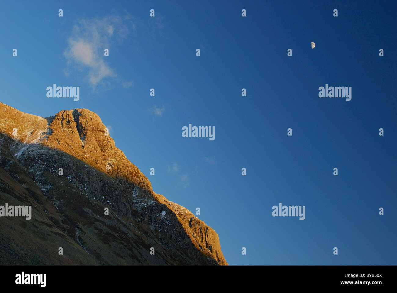 Sunset/sorgere della Luna, Pike of Stickle, grande Langdale Foto Stock