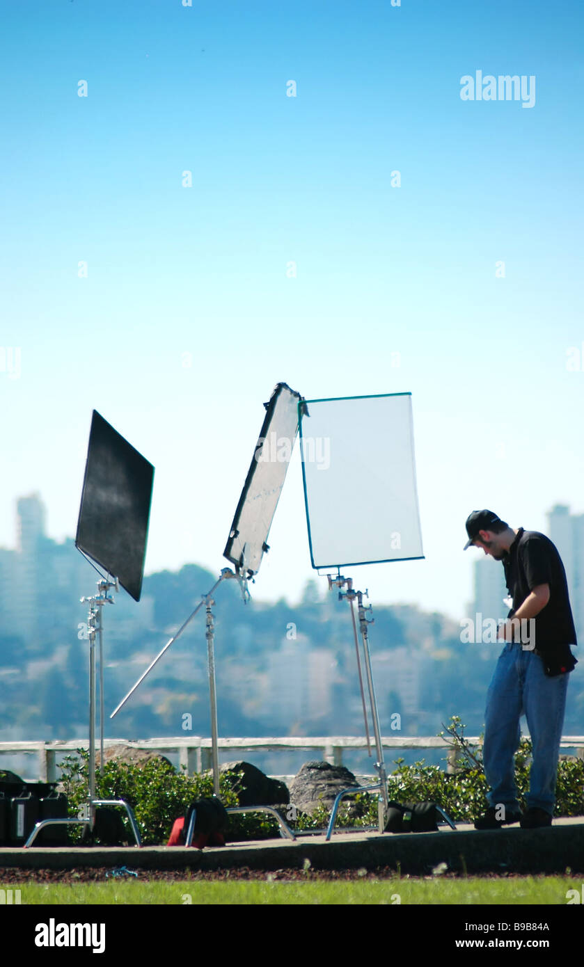 Equipaggio impostazione apparecchiatura in un video riprese nei pressi di San Francisco in California Foto Stock
