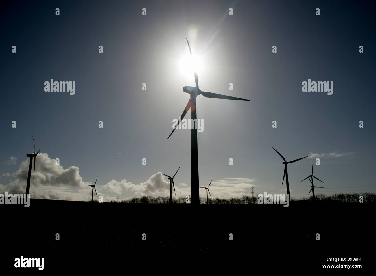 Lake District, Cumbria. Stagliano vista della fattoria eolica turbine a est di Worthington, su Moor Road. Foto Stock