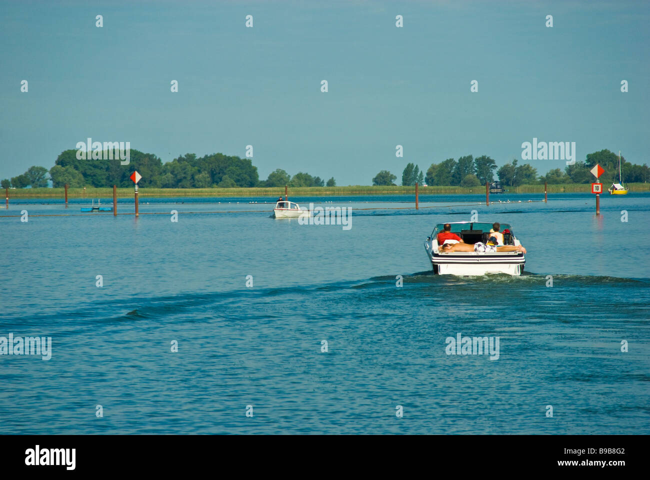 Contrassegni di navigazione presso la baia di Fussach, Lago di Costanza, Austria | Seezeichen in der Bucht von Fussach, Bodensee, Österreich Foto Stock