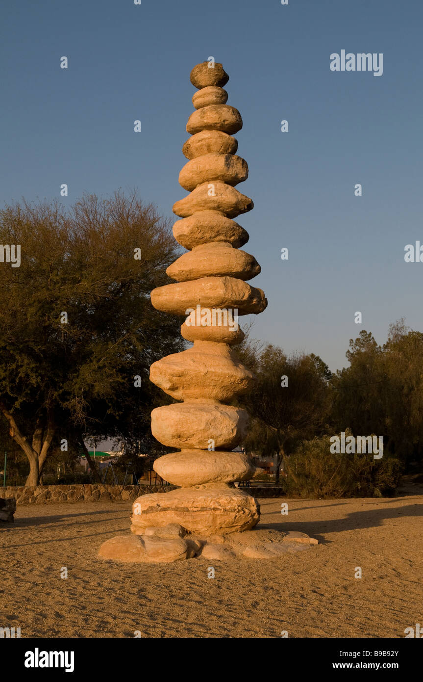 Una scultura in pietra da Yona Pitelson e Gidon Freedman a Gan HaHamisha nella città di Arad Israele sud Foto Stock