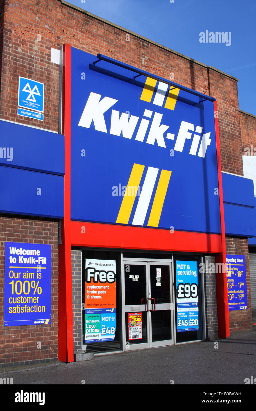 Un Kwik-Fit service center, Nottingham, Inghilterra, Regno Unito Foto Stock