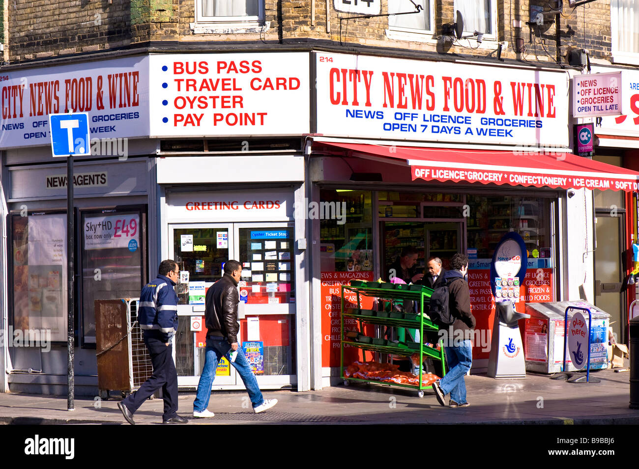 Negozi su Uxbridge Road Shepherds Bush W12 London Regno Unito Foto Stock