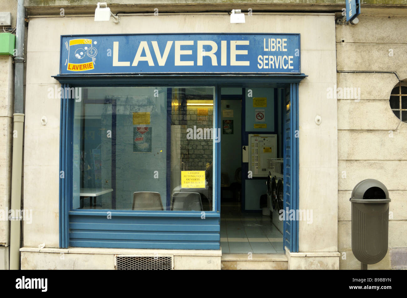 Self service lavanderia Blois Francia Foto Stock
