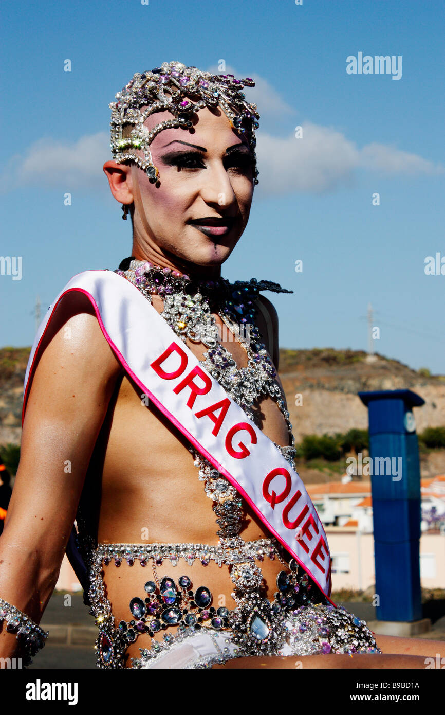 Drag queen vincitrice del concorso a Maspalomas carnevale a Gran Canaria nelle isole Canarie Foto Stock