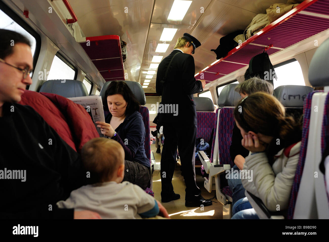 Il conduttore ferrovie ceche Ceske drahy Foto Stock