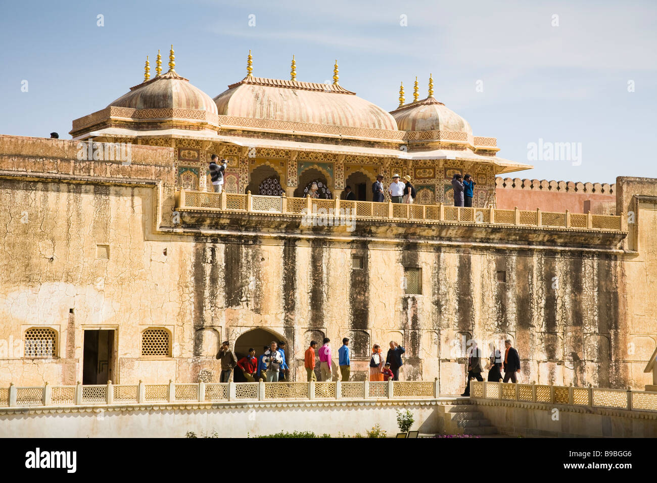 I turisti che visitano l'Ambra Palace complesso, noto anche come Forte Amber, ambra, vicino a Jaipur, Rajasthan, India Foto Stock