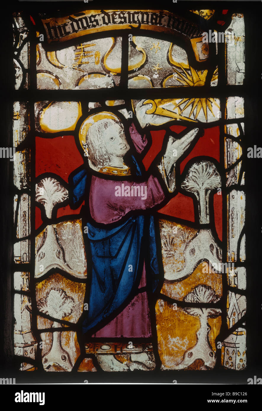 549-4-76ay St Neots Cornwall Dio crea il sole la luna e le stelle del XVI secolo il vetro macchiato Foto Stock
