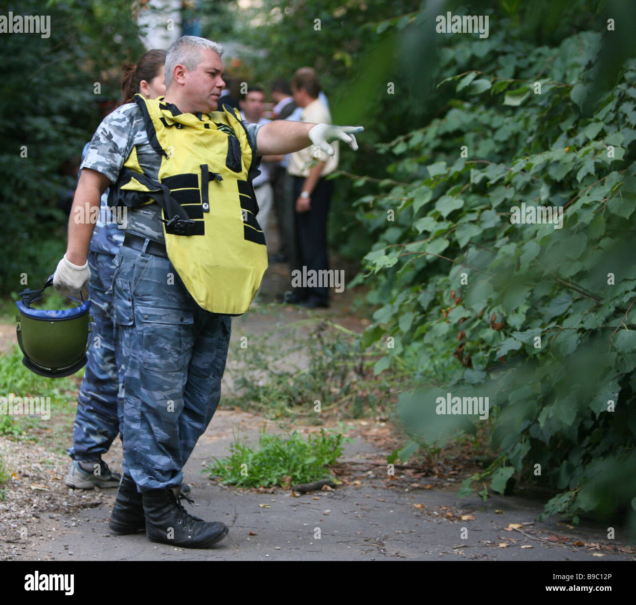 Una granata disinnescare il funzionamento a 64 Ulitsa Plyushchikha a Mosca Foto Stock