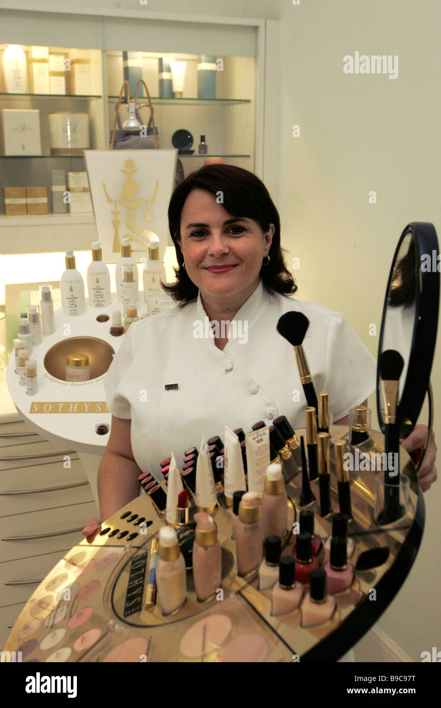 Estetista nel suo salon Foto Stock