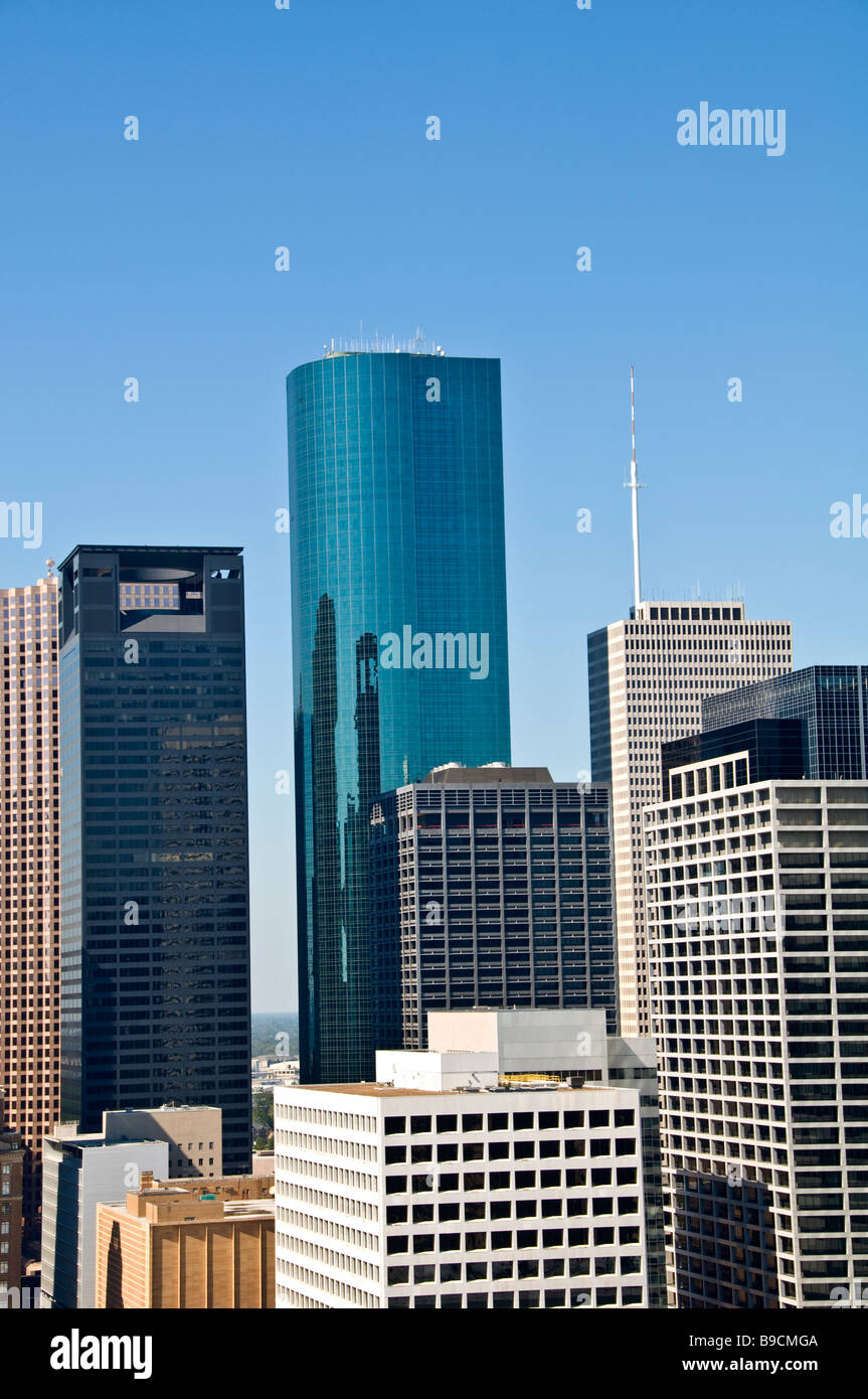 Houston Texas tx skyline edifici contro il cielo blu e chiaro downtown Foto Stock