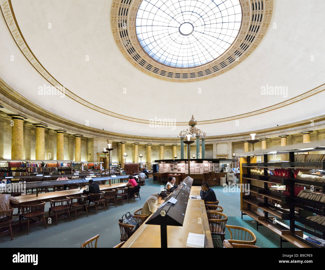 La principale sala di lettura della Biblioteca Centrale, Piazza San Pietro, Manchester, Inghilterra Foto Stock