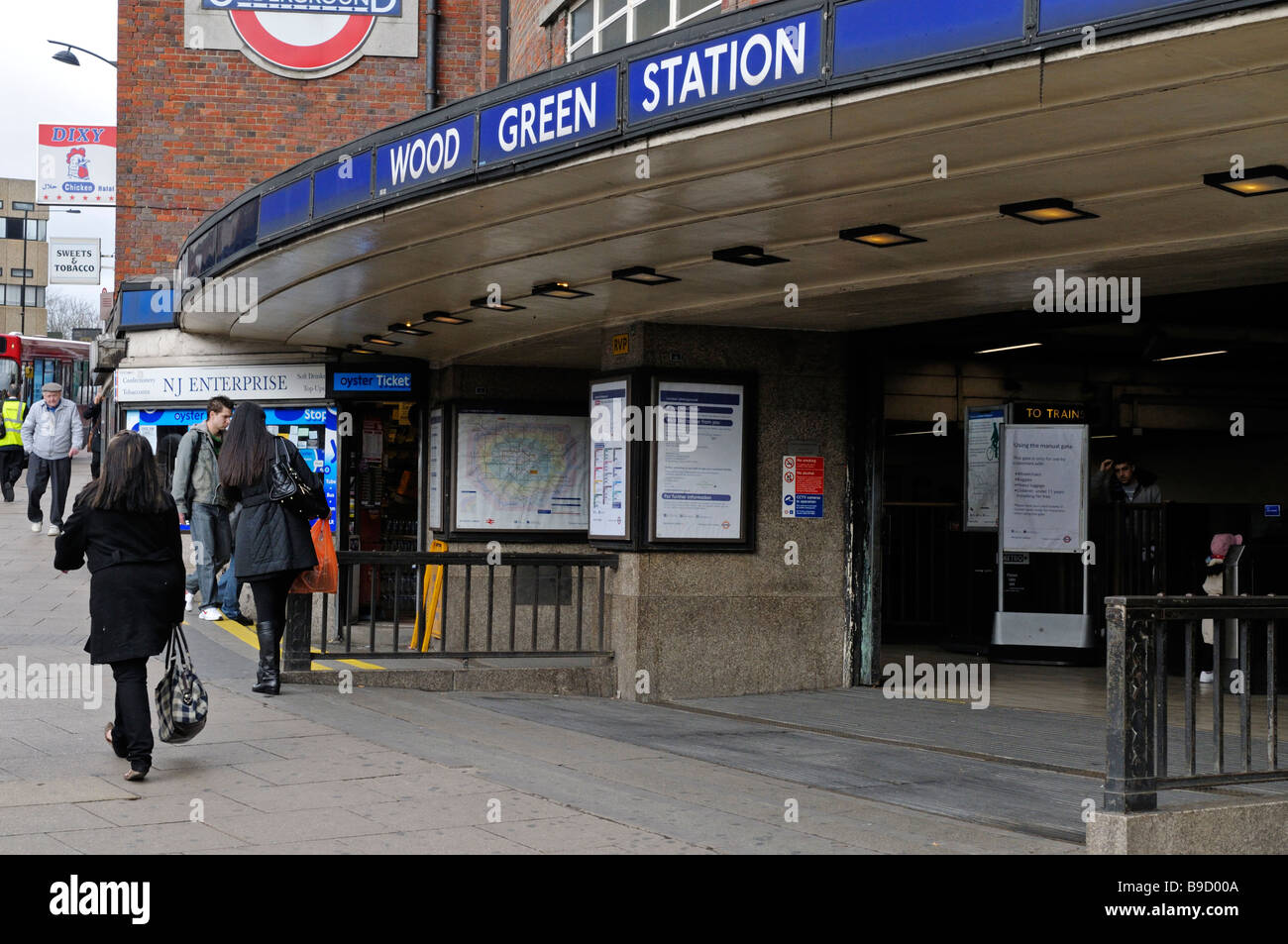Ingresso a Londra "Wood Green' Tube Station Foto Stock