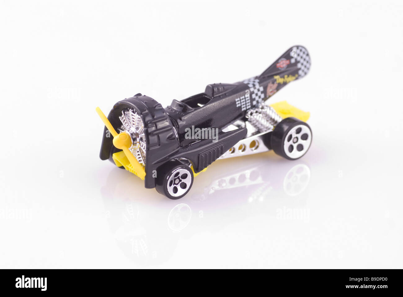 Racing giocattolo auto isolata contro uno sfondo bianco Foto Stock