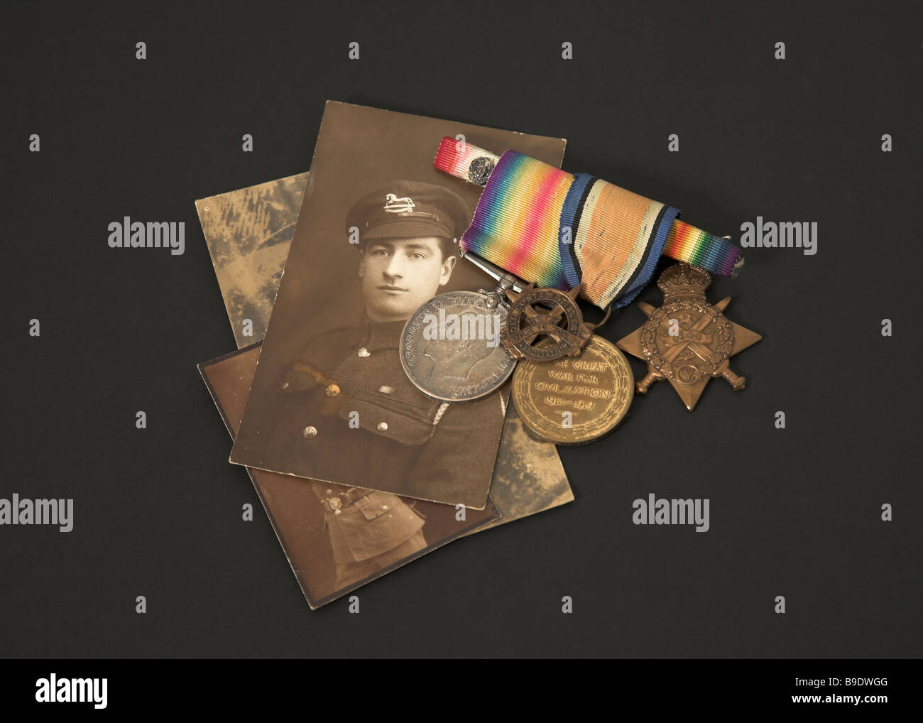 Le fotografie e le medaglie di un grande veterano di guerra Foto Stock