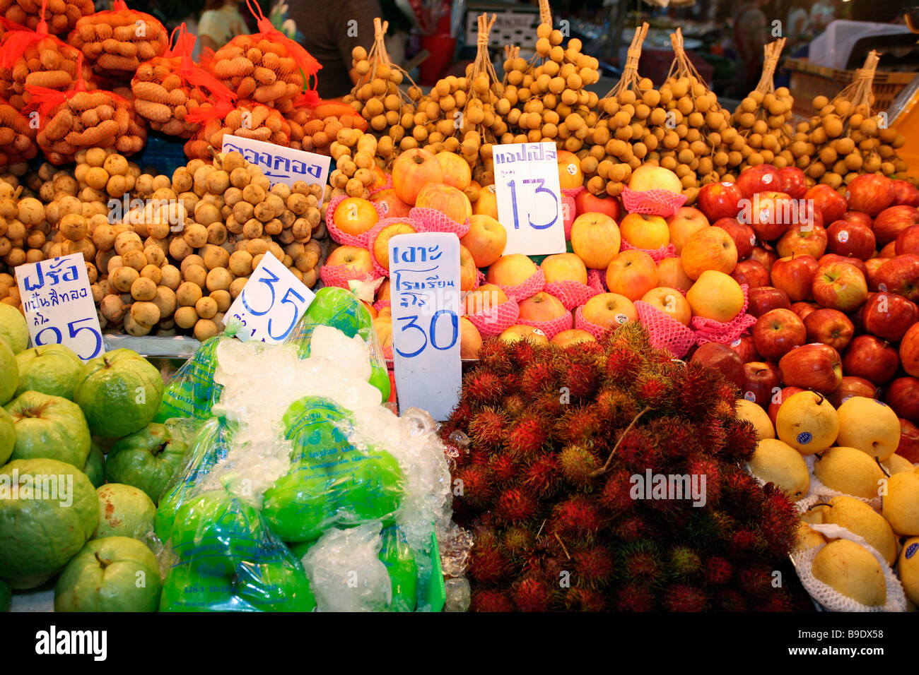 Thailandia: Krabi città: mercato della frutta Foto Stock