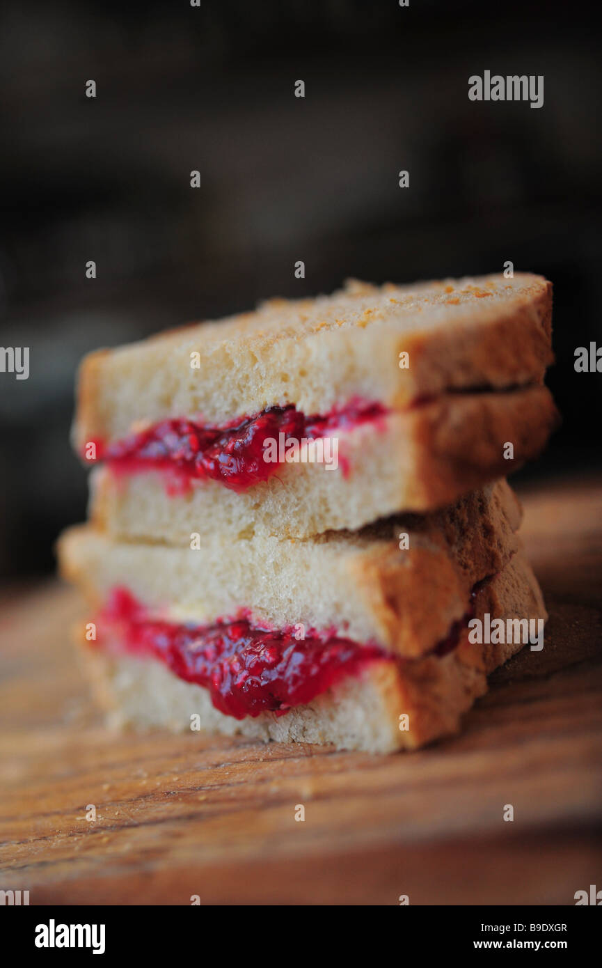 Panino alla marmellata immagini e fotografie stock ad alta risoluzione -  Alamy