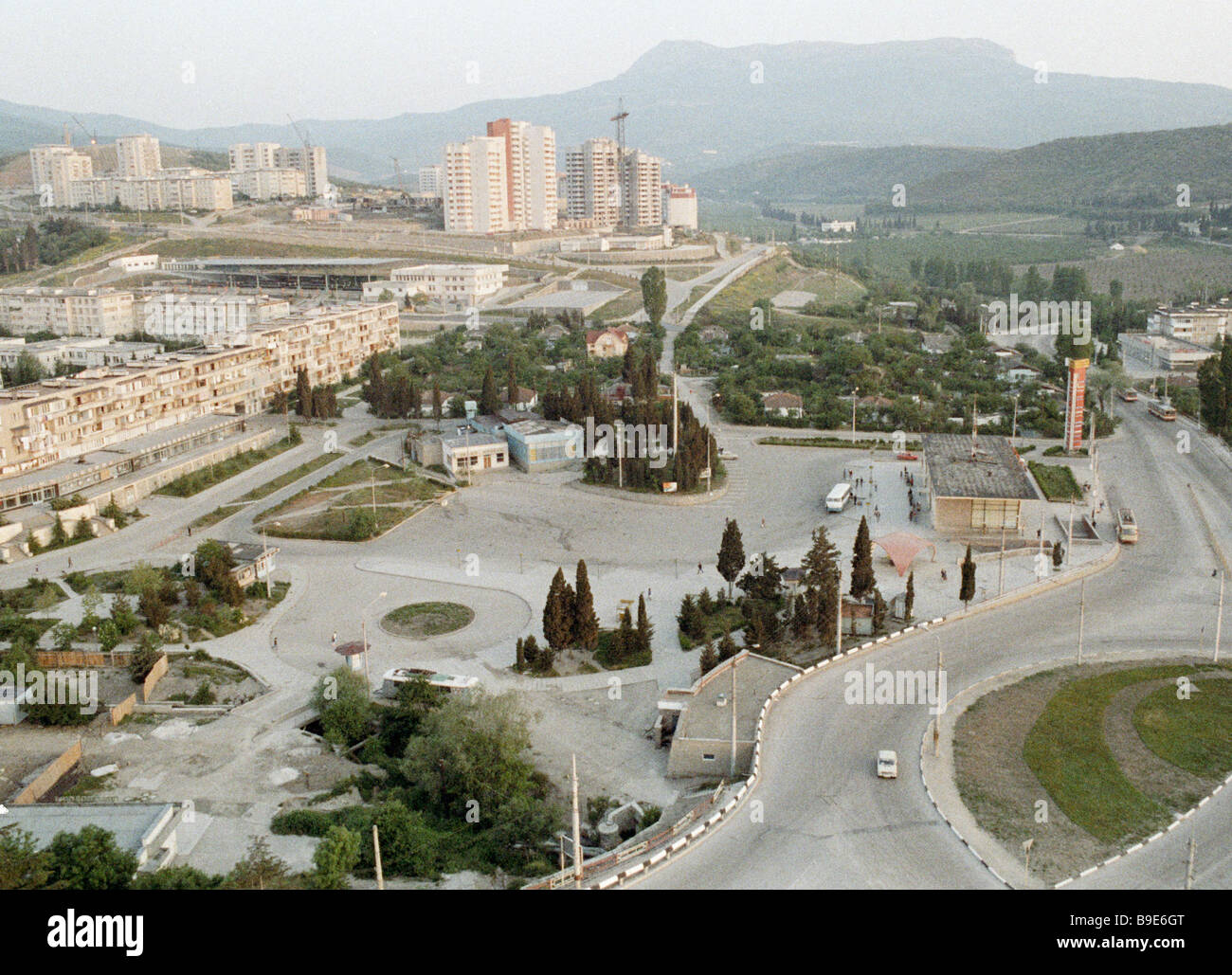 Una vista della città di Alushta e Monte Chatyrdag Foto Stock