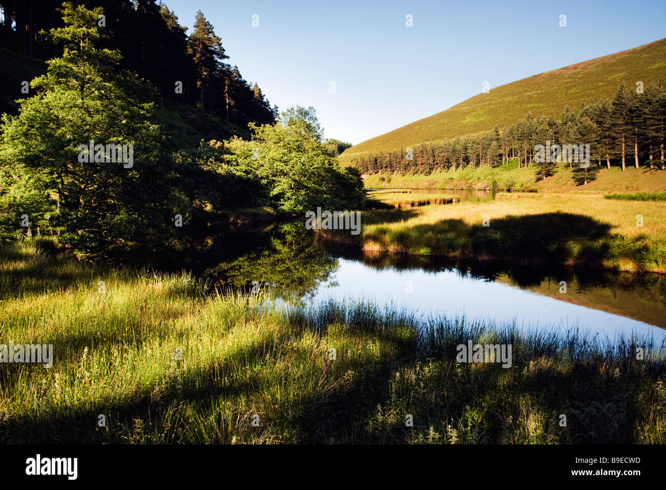 Serbatoio Ladybower 'Derwent Valley " i colori dell'autunno a fine settembre, 'Il Peak District' Derbyshire England Regno Unito Foto Stock