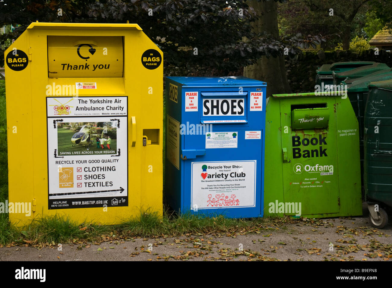 Cassonetti per il riciclaggio in Yorkshire Foto Stock