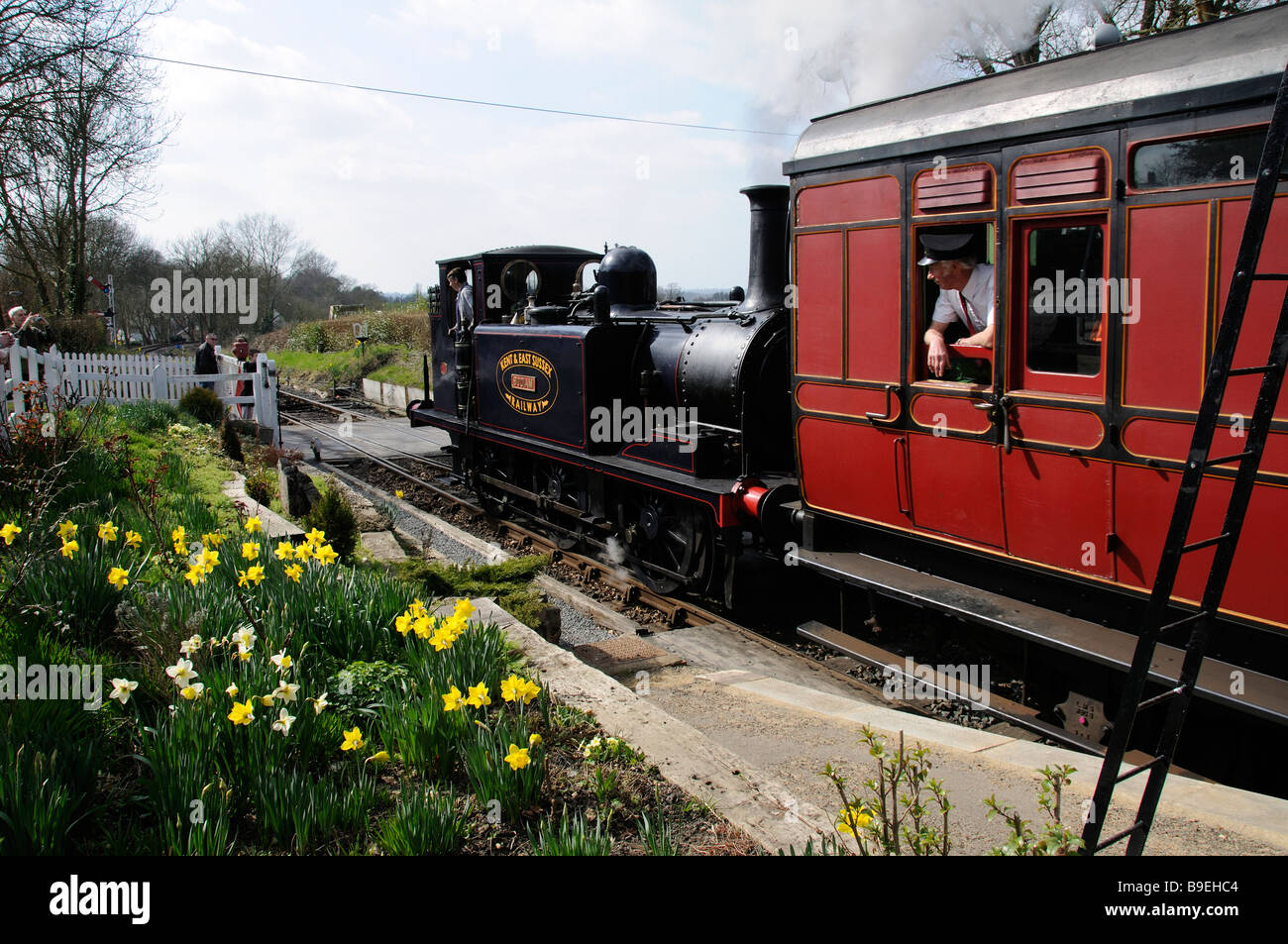 Kent East Sussex la ferrovia a vapore locomotiva serbatoio denominato Bodiam uscire Tenterden Station East Sussex England Regno Unito Foto Stock