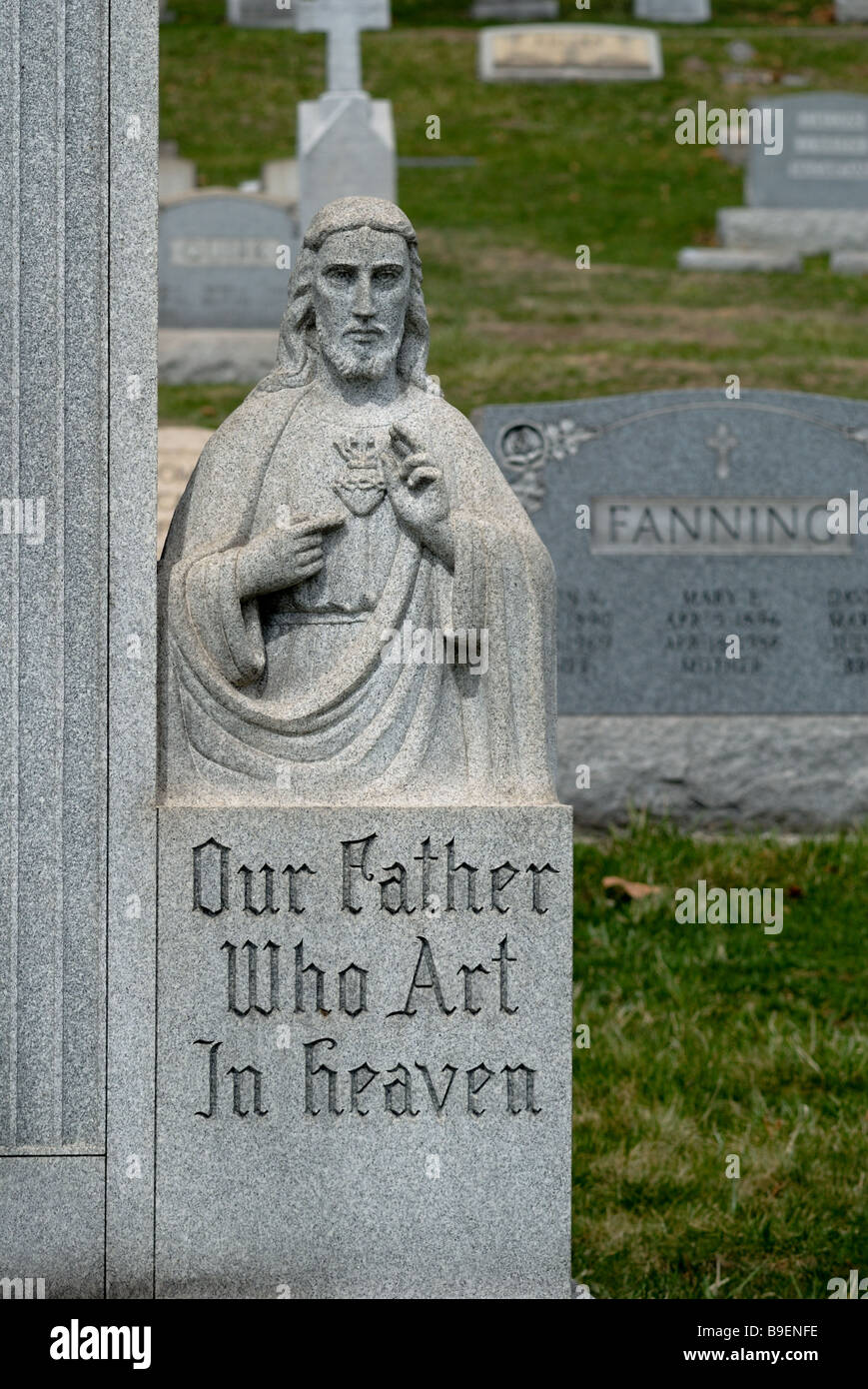 Una statua di Gesù Cristo nostro Redentore Cimitero Cattolico di Pittsburgh, in Pennsylvania . Foto Stock