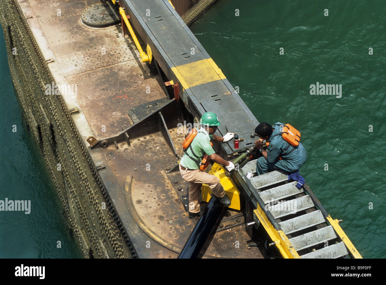 Bloccare il portellone manutenzione, serrature Gatun, Panama Canal Foto Stock