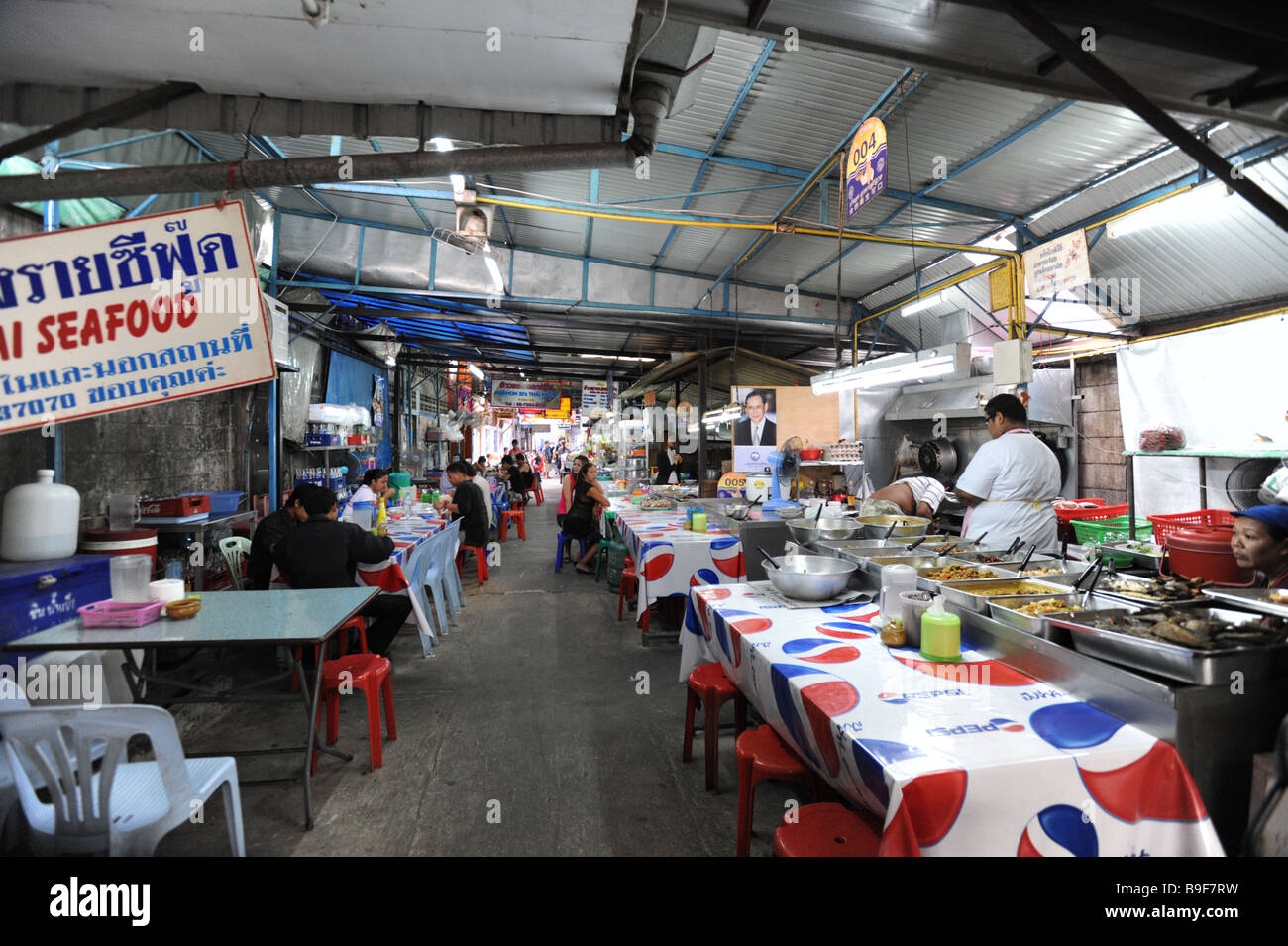 Piscina a buon mercato food sulla strada pedonale Patong beach Phuket Thailandia Foto Stock