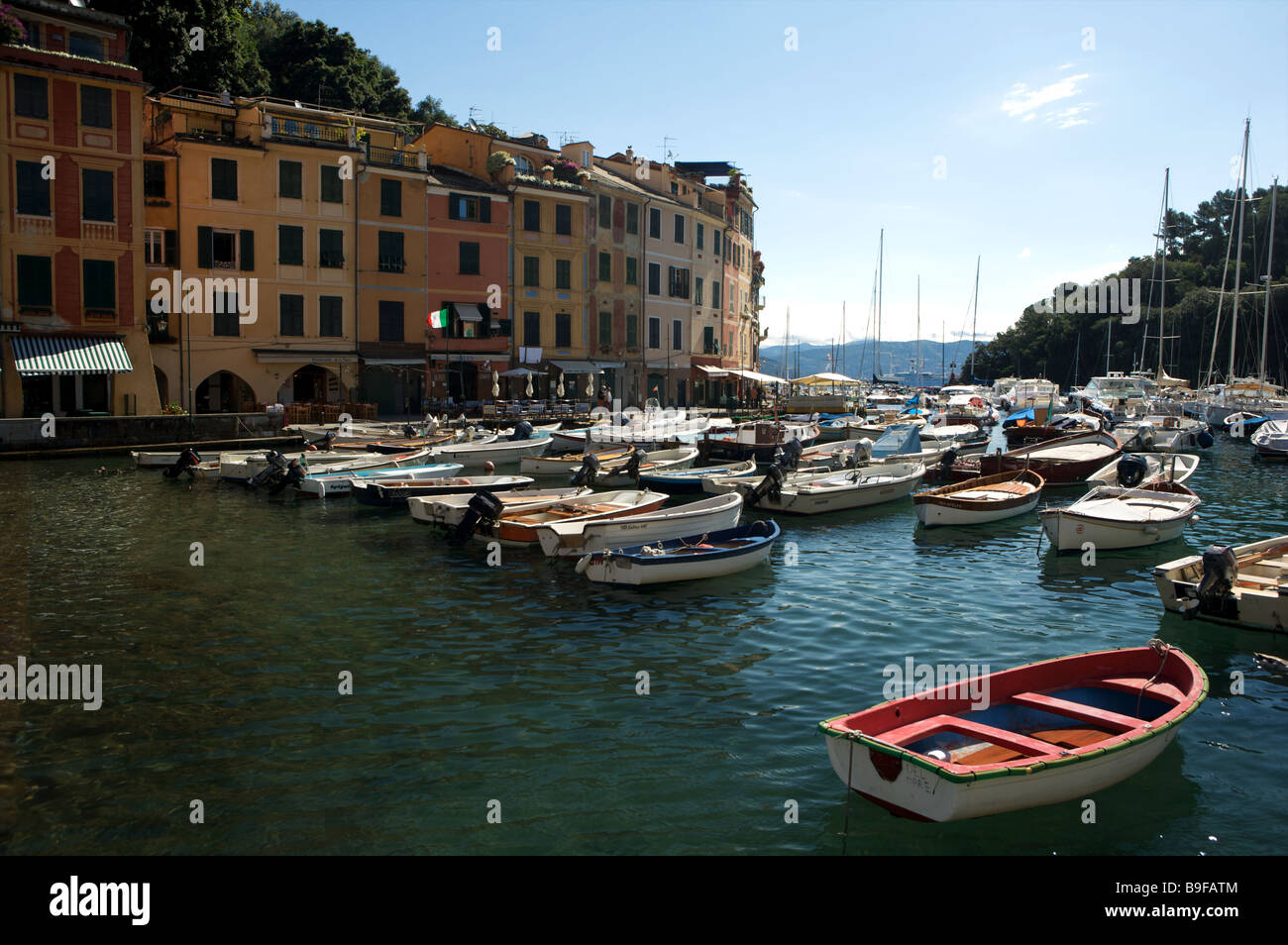 Il porto di pesca e pittoresco villaggio di Portofino sulla Riviera Italiana in Italia Foto Stock