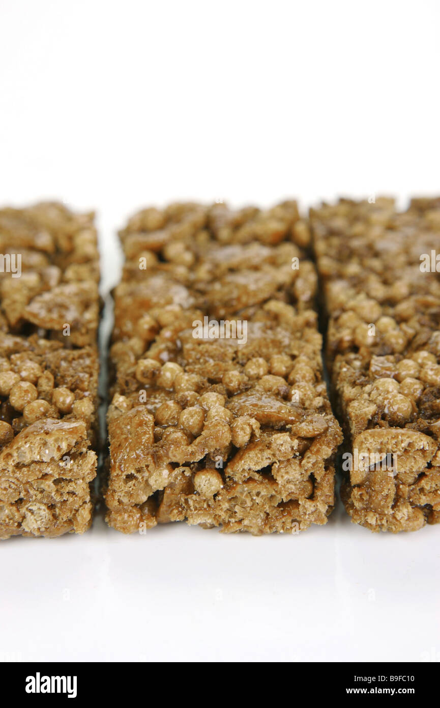 Il cioccolato energy bar isolata contro uno sfondo bianco Foto Stock