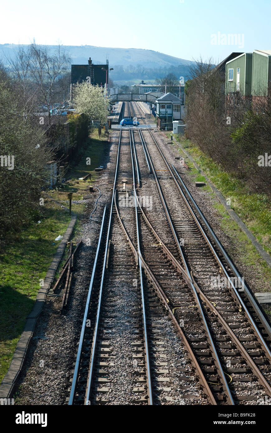 Petersfield La Stazione Ferroviaria e il passaggio a livello Foto Stock