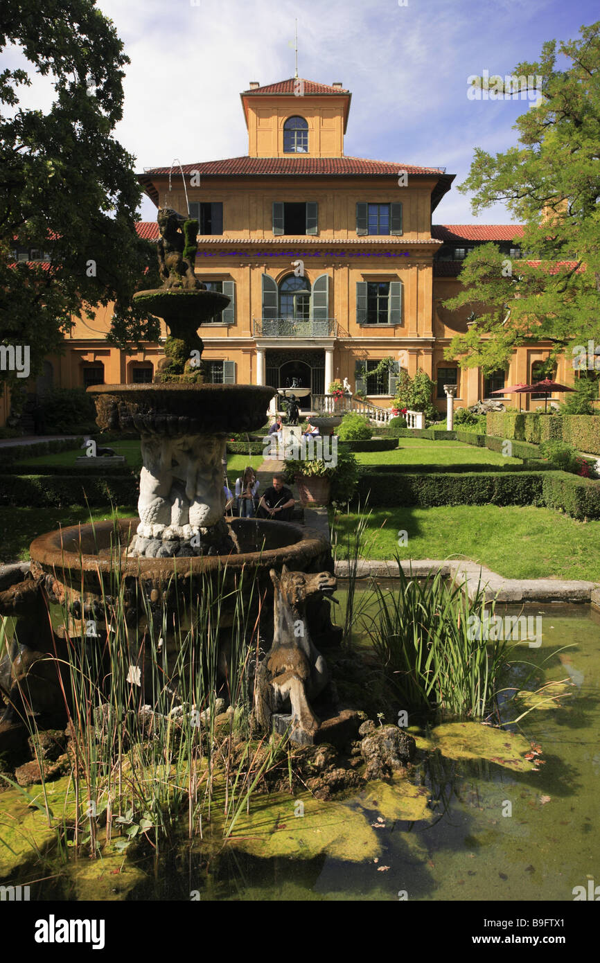 Germania Baviera Monaco di Baviera feudo-brook-house garden fontane estate Foto Stock