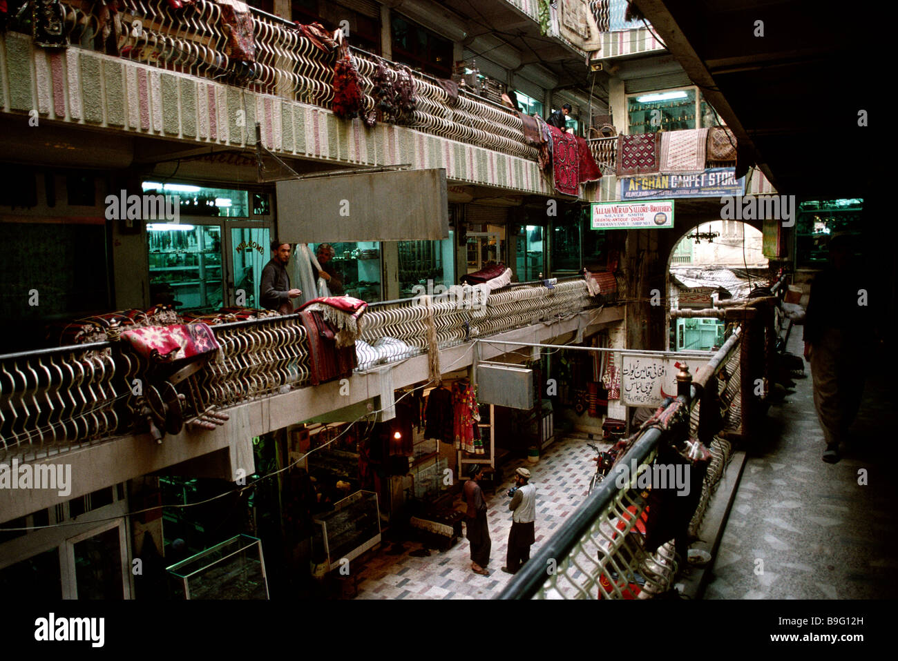 Il Pakistan NWFP Peshawar Città Vecchia Ear Shehr Bazaar Shinwari Plaza Foto Stock