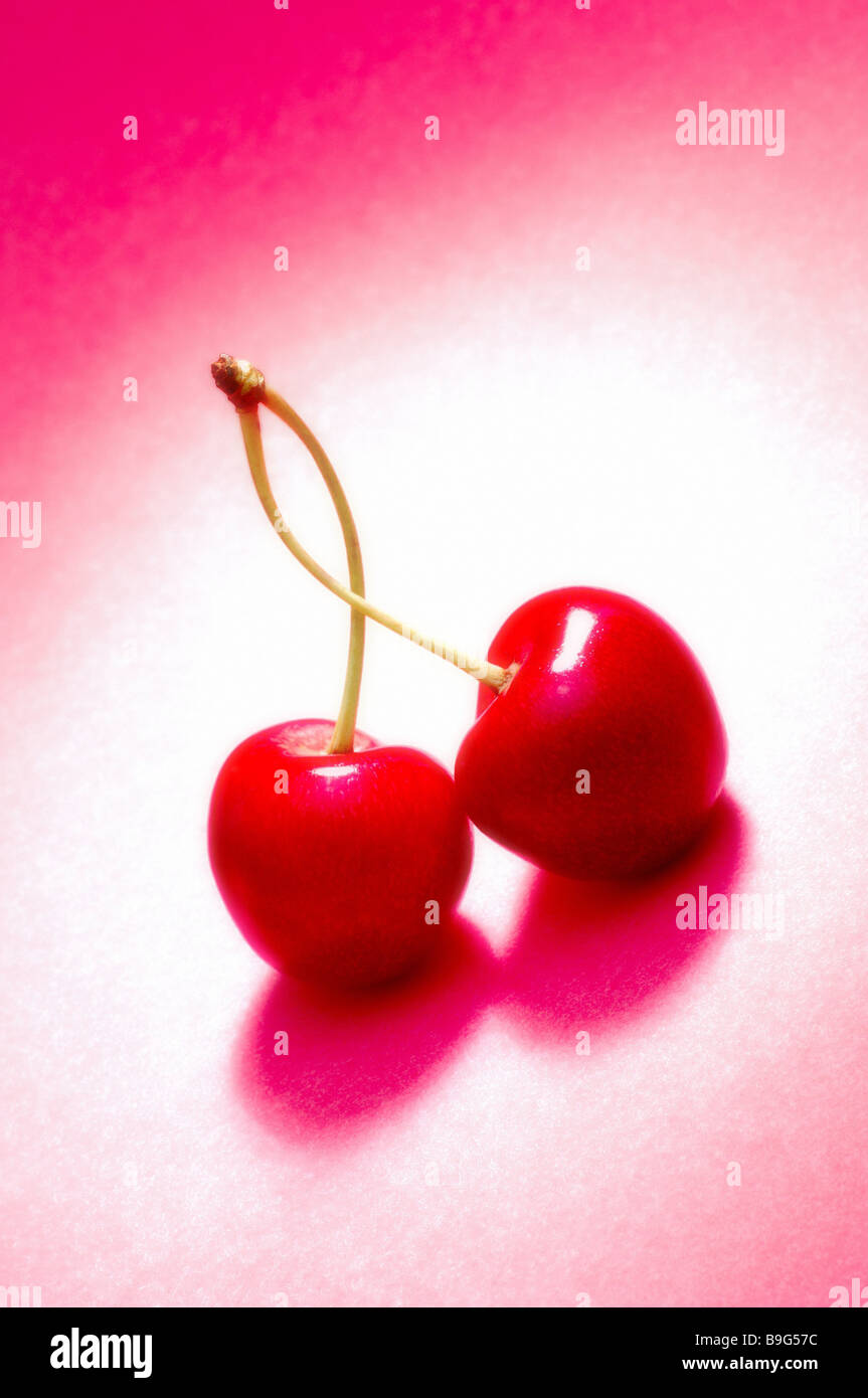 Dolce-ciliegie due frutti frutto di ciliegie di pietra-frutto di  pietra-frutto rosso ricco di vitamine sani frutti appetizingly fruttato  Foto stock - Alamy