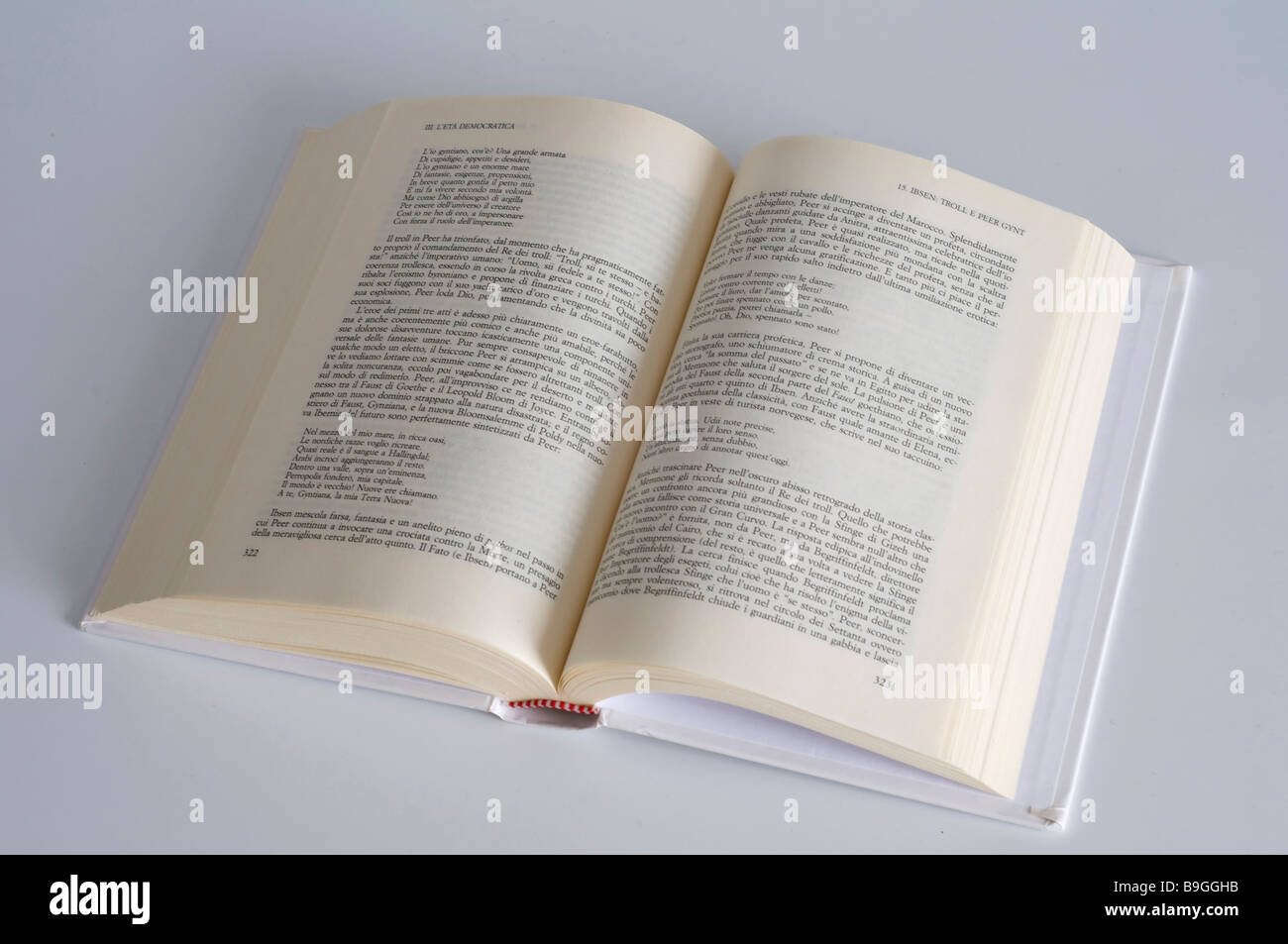 un libro sul tavolo Foto Stock