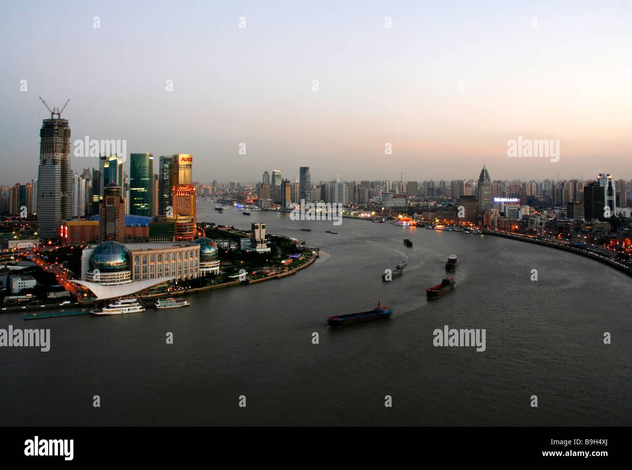 Cina, Shanghai. Vista dalla Hyatt sul Bund Hotel di Shanghai. Foto Stock