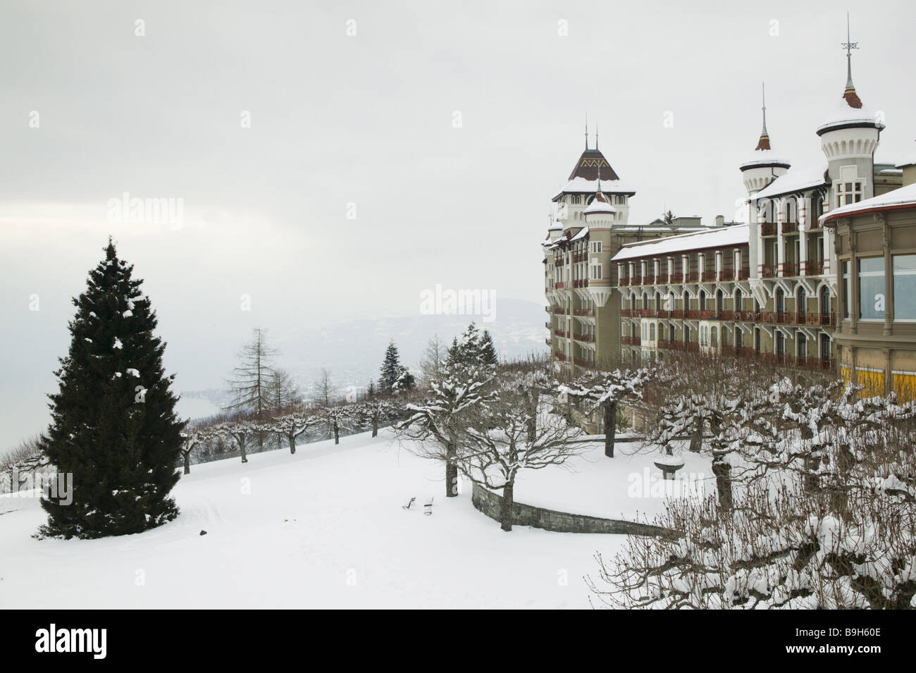 Svizzera Canton Vaud Caux Swiss hotel management School inverno college campus scuola edifici edifici-park snow Foto Stock