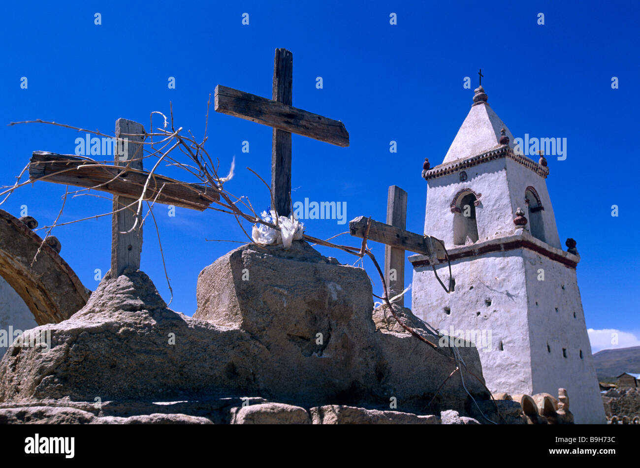 Adobe chiesa nel villaggio di Pueblo di Isluga, Isluga Parco Nazionale del Cile. Foto Stock